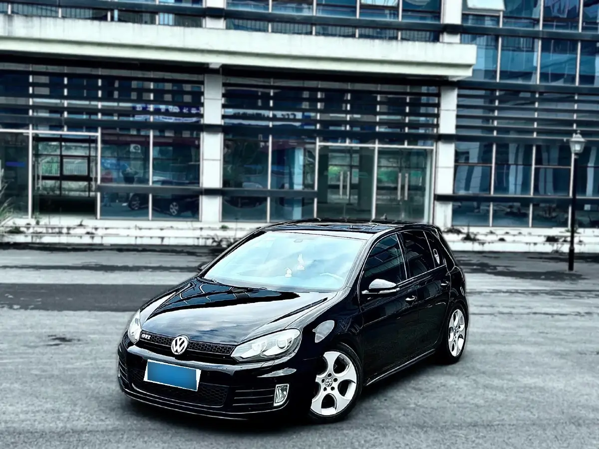 2010 Volkswagen GolfGTI 2.0T 200HP L4 6DCT