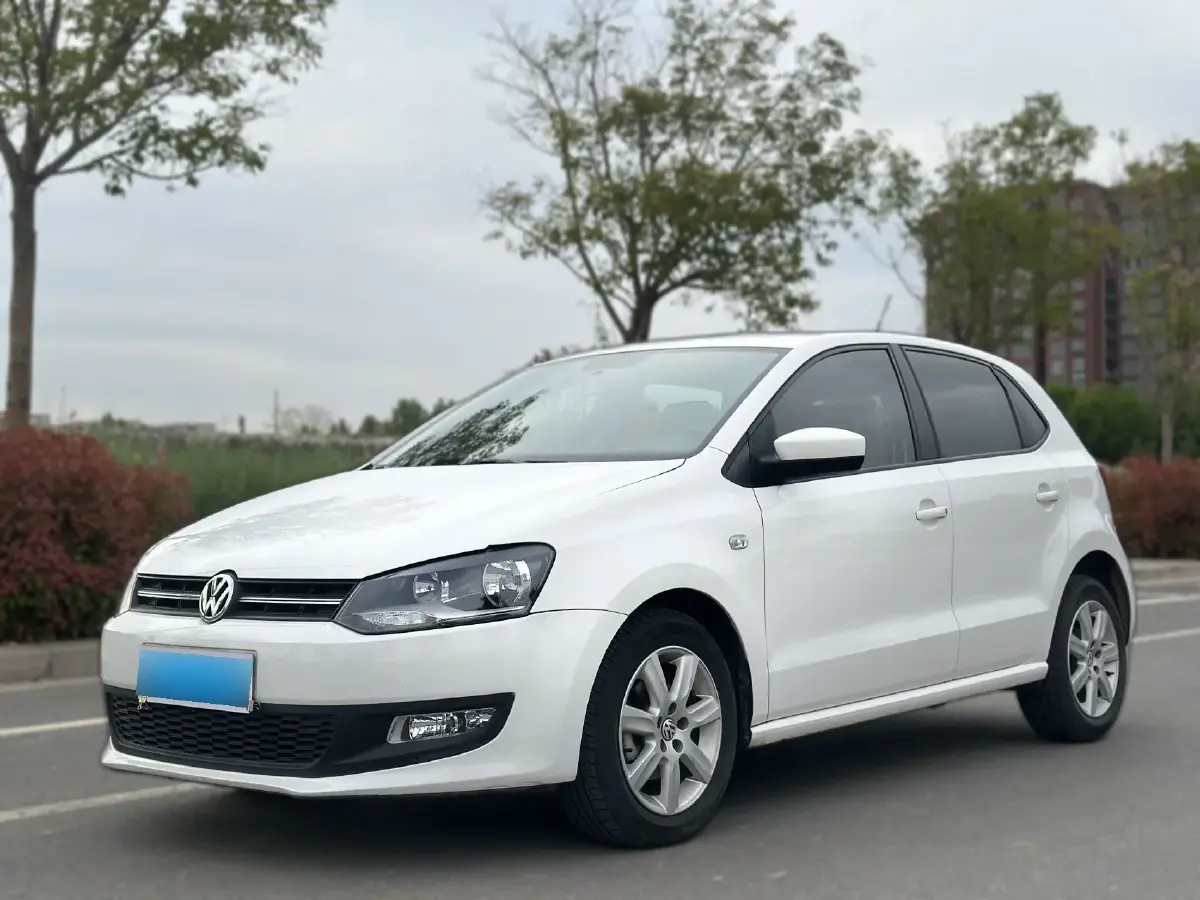 2013 Volkswagen Polo 1.4L 86HP L4 5MT