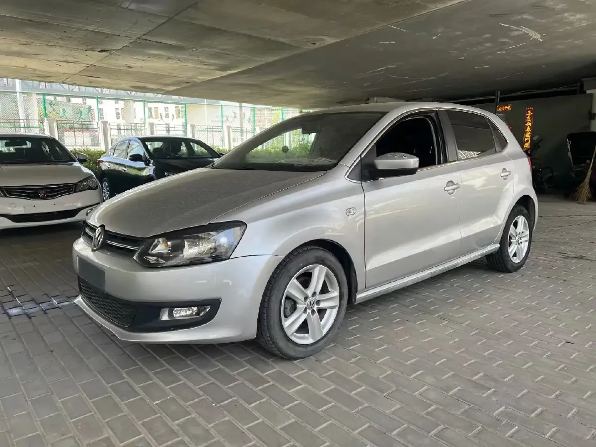 2011 Volkswagen Polo 1.4L 86HP L4 6AT