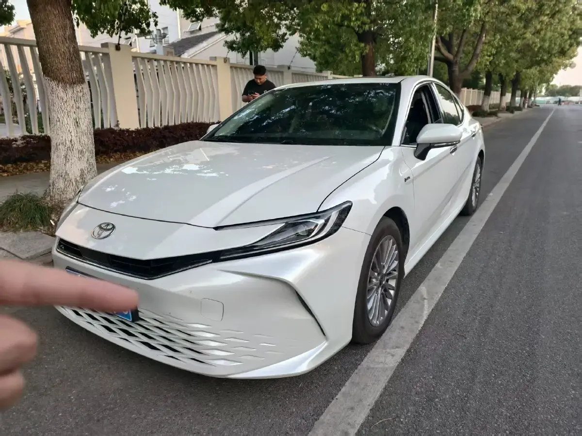 2024 Toyota Camry 2.0L 152HP L4 E-CVT Hybrid