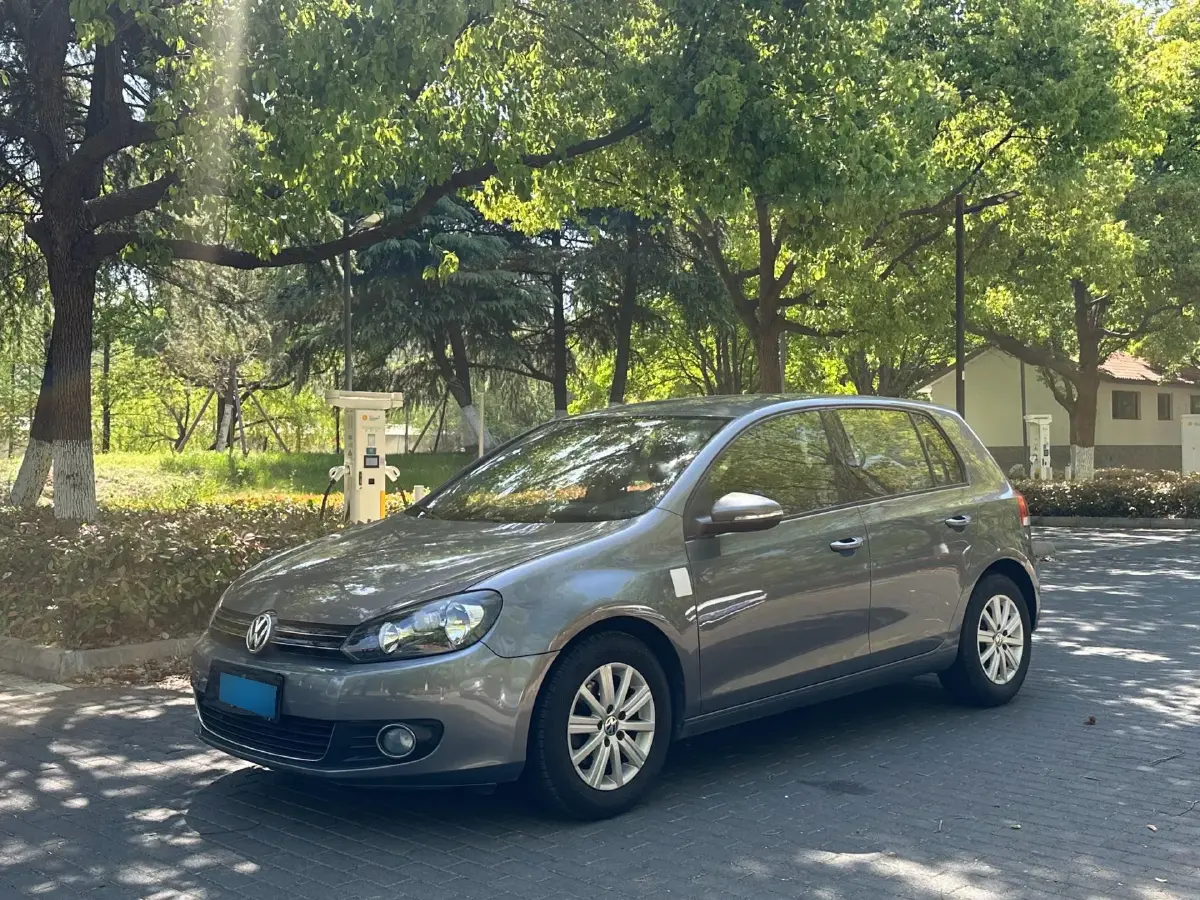 2010 Volkswagen Golf 1.6L 105HP L4 5MT