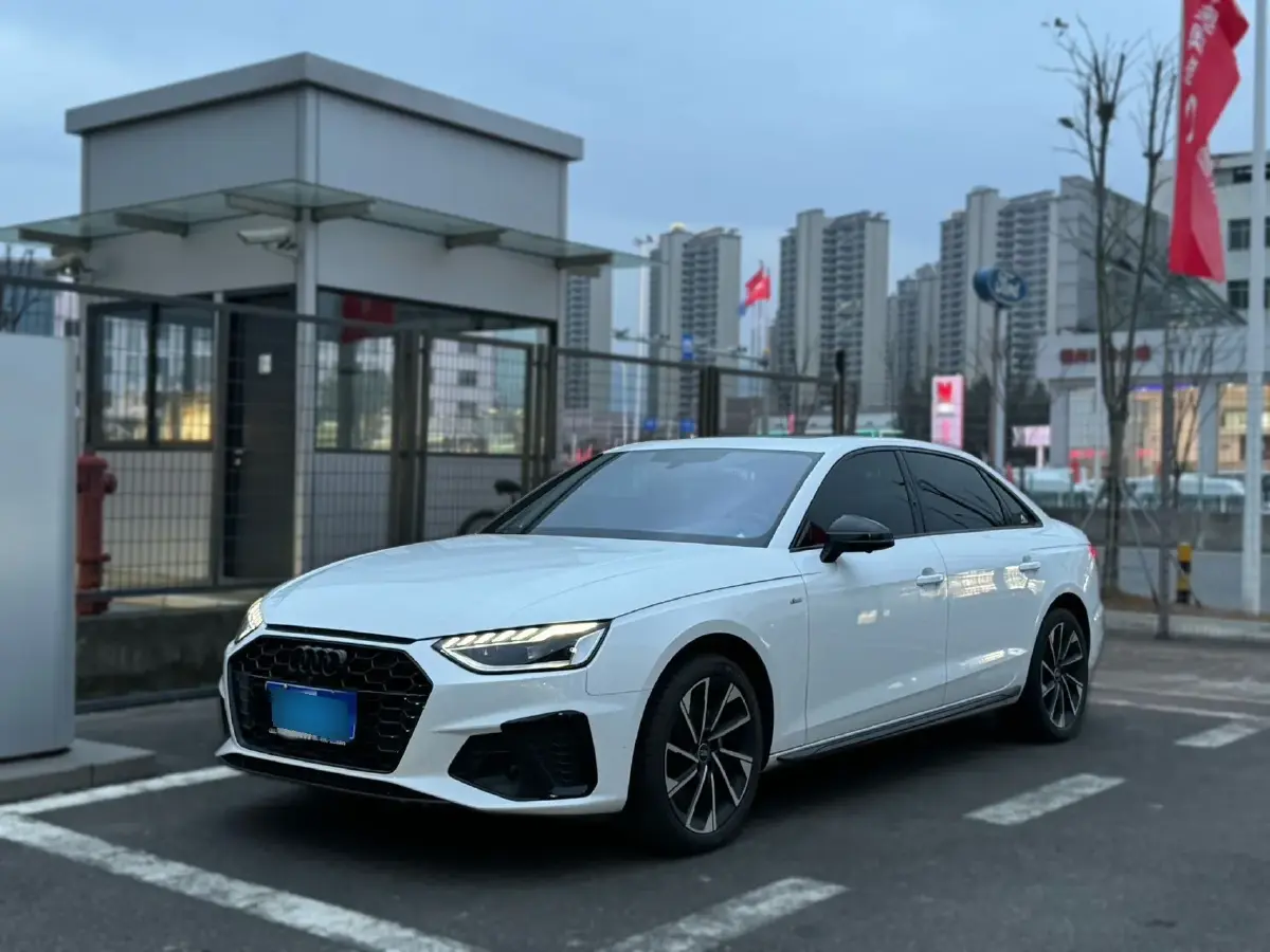 2023 Audi A4L 2.0T 190HP L4 7DCT