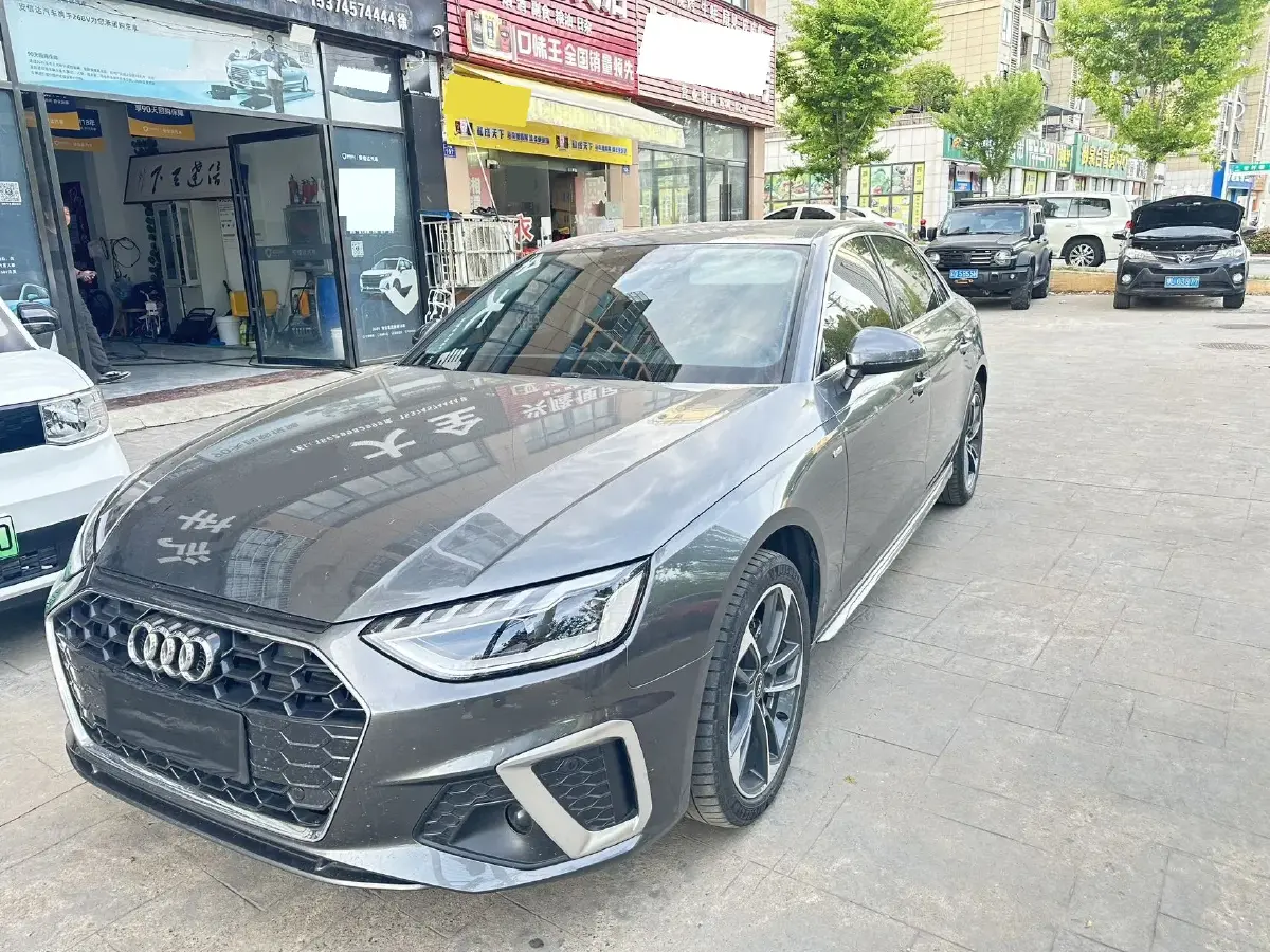 2022 Audi A4L 2.0T 190HP L4 7DCT