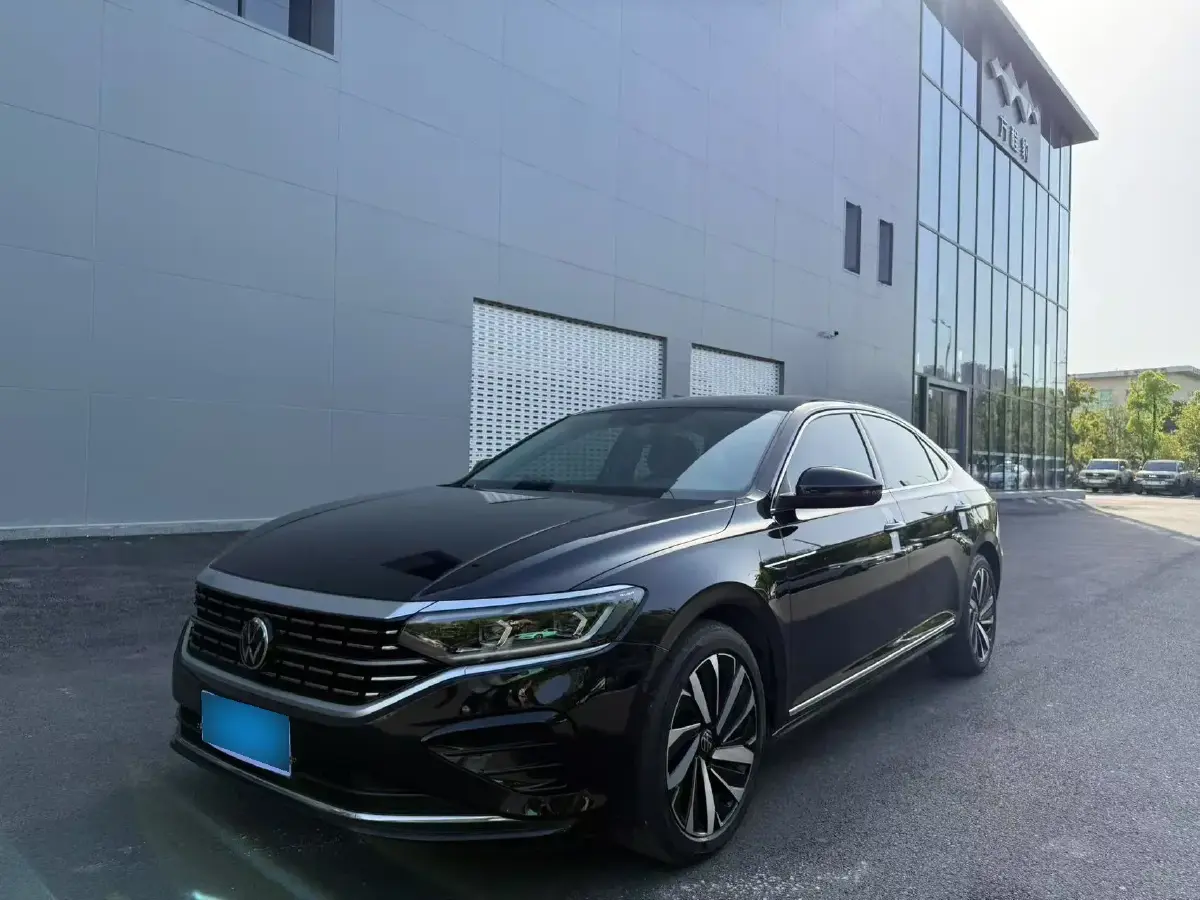 2022 Volkswagen Passat 2.0T 186HP L4 7DCT