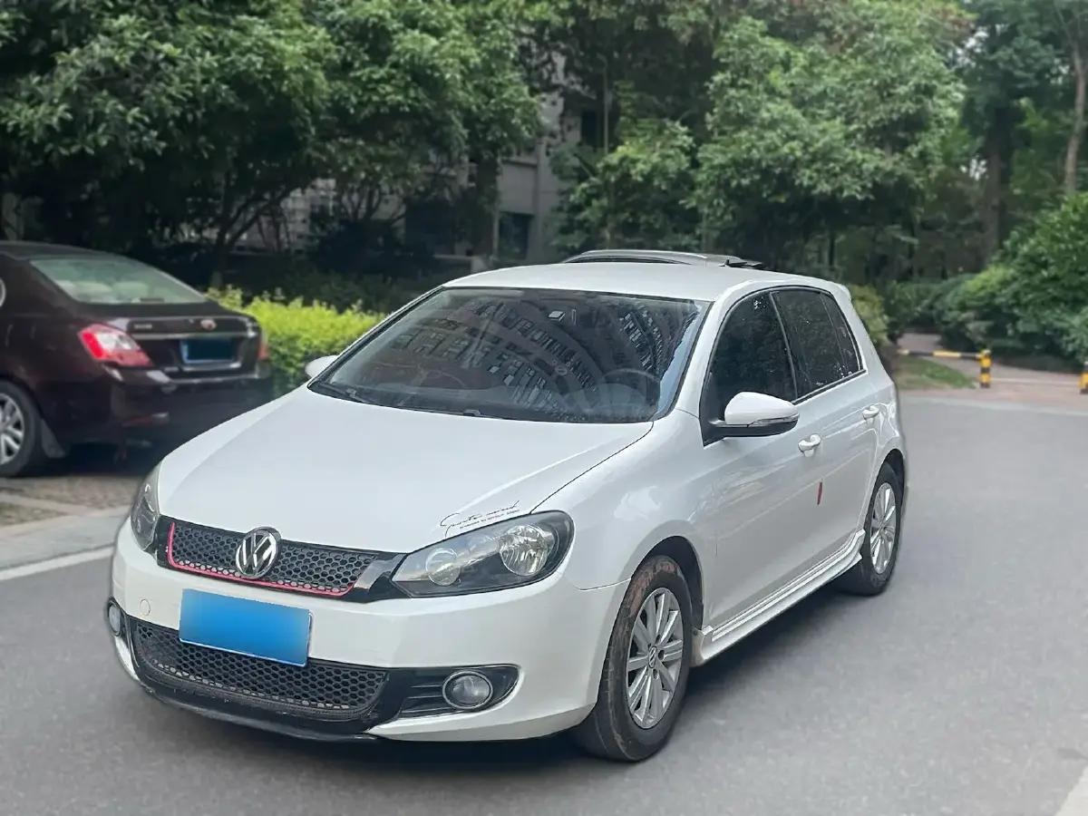 2012 Volkswagen Golf 1.6L 105HP L4 5MT