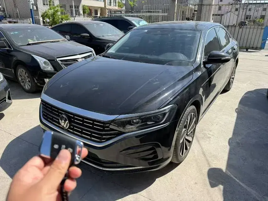 2023 Volkswagen Passat 2.0T 186HP L4 7DCT