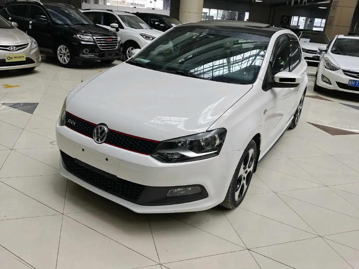 2012 Volkswagen Polo 1.4T 131HP L4 7DCT