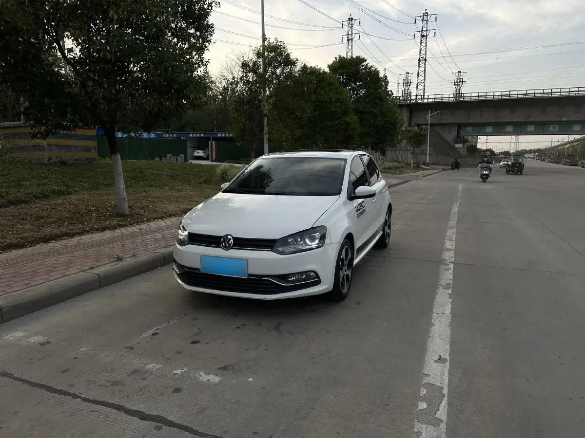 2016 Volkswagen Polo 1.6L 110HP L4 5MT