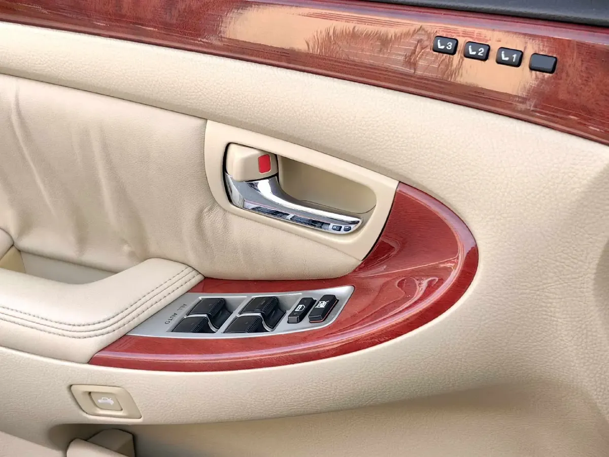 2009 HongQi ShengShi 3.0L 231HP V6 6AT,autocango,china used car exporter,china ev exporter,chinese used car exporter,chinese used ev exporter