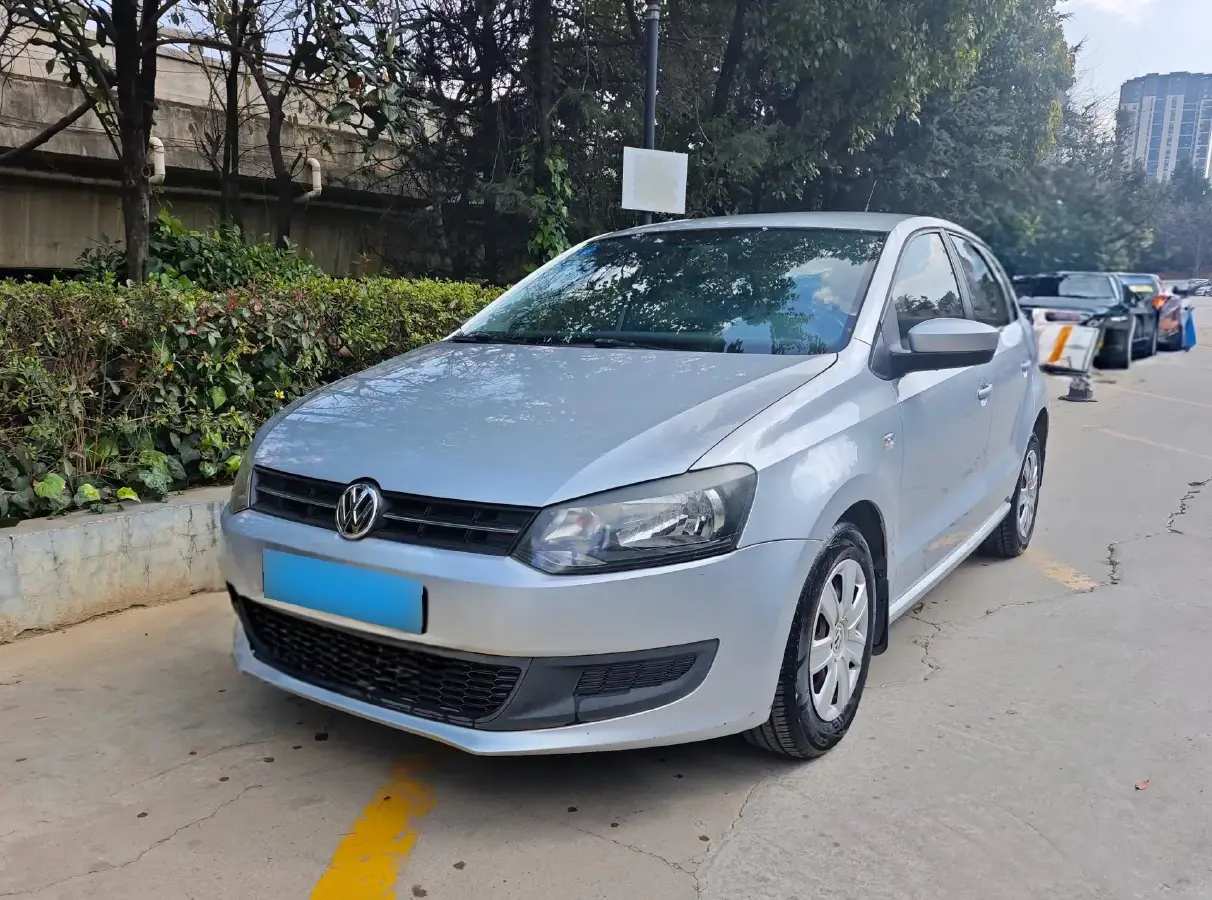 2013 Volkswagen Polo 1.4L 86HP L4 5MT
