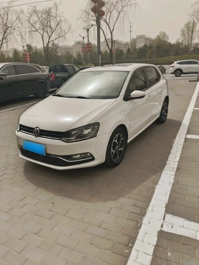 2016 Volkswagen Polo 1.6L 110HP L4 5MT