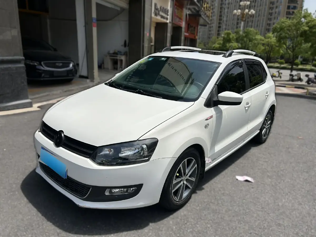 2011 Volkswagen Polo 1.4L 86HP L4 6AT