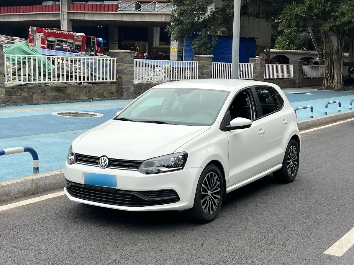 2016 Volkswagen Polo 1.4L 90HP L4 6AT