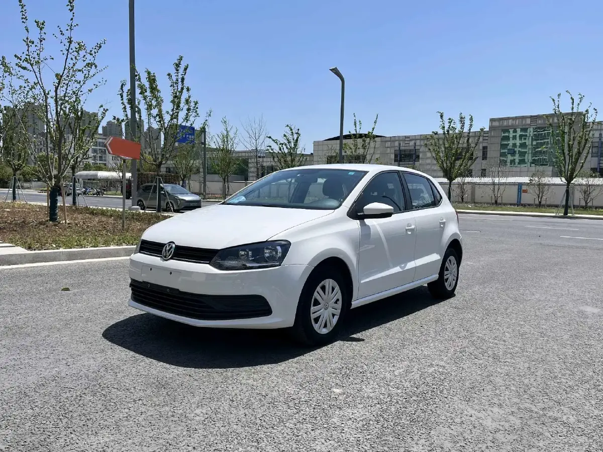 2016 Volkswagen Polo 1.4L 90HP L4 6AT