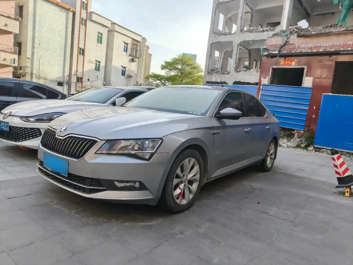 2018 Skoda Superb 1.8T 180HP L4 7DCT