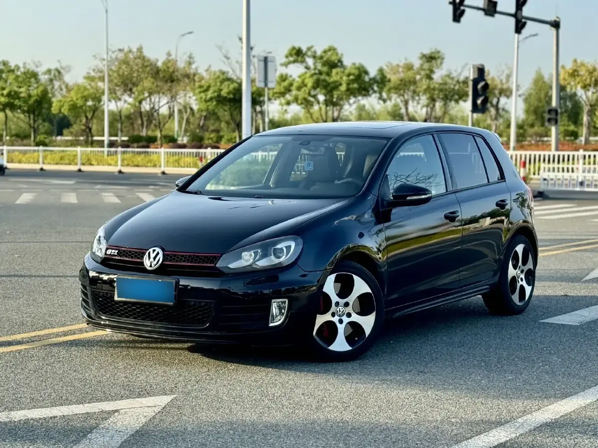 2012 Volkswagen GolfGTI 2.0T 200HP L4 6DCT