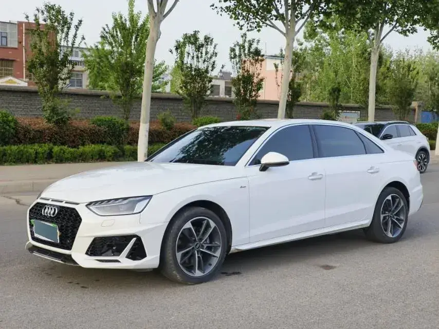 2022 Audi A4L 2.0T 190HP L4 7DCT