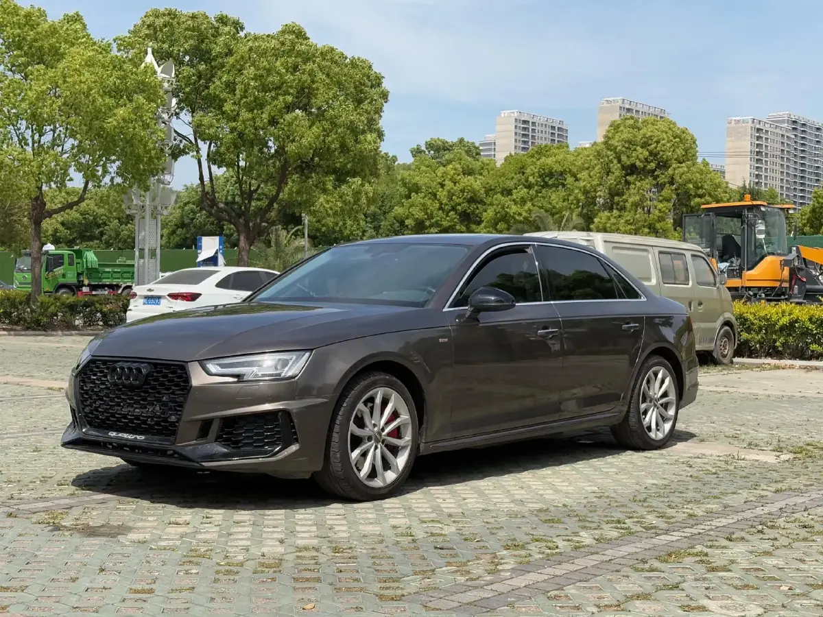 2018 Audi A4L 2.0T 252HP L4 7DCT