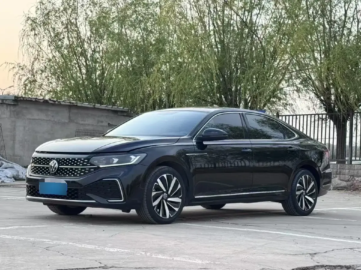2022 Volkswagen Passat 2.0T 186HP L4 7DCT