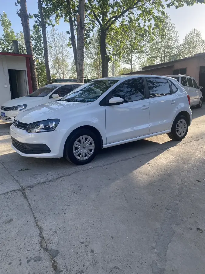2016 Volkswagen Polo 1.4L 90HP L4 6AT