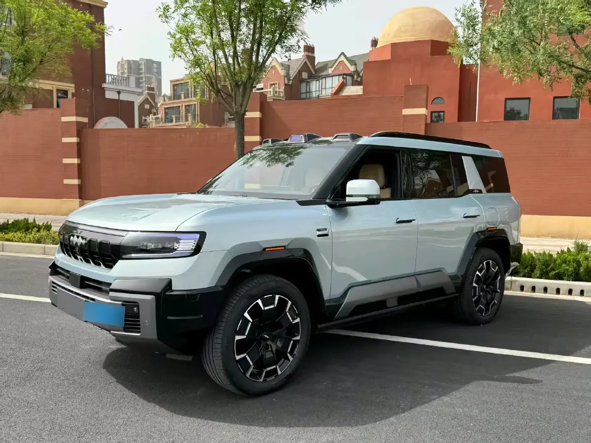 2025 FangChengBao Bao 8 2.0T 272HP L4 E-CVT PHEV 36.8KWH