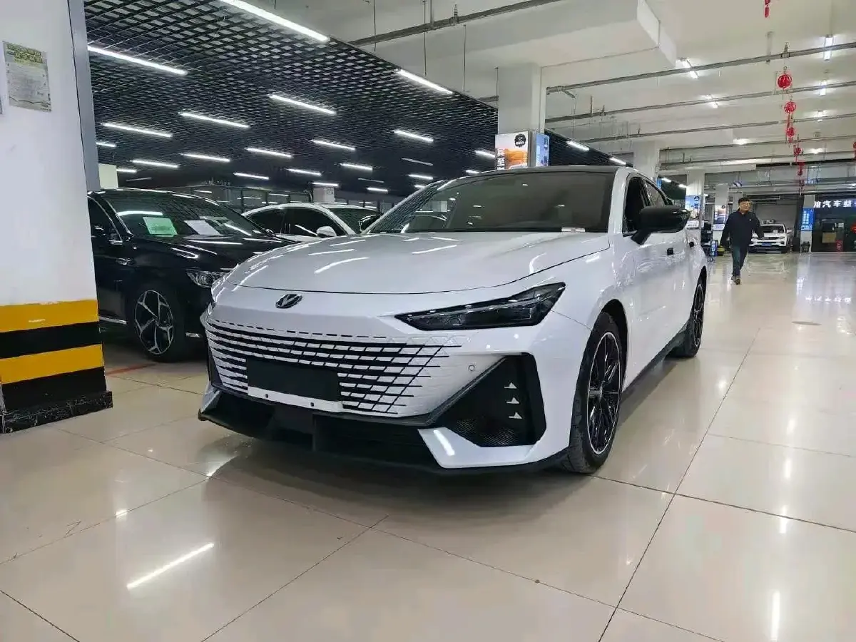 2023 ChangAn UNI-V 2.0T 233HP L4 8AT