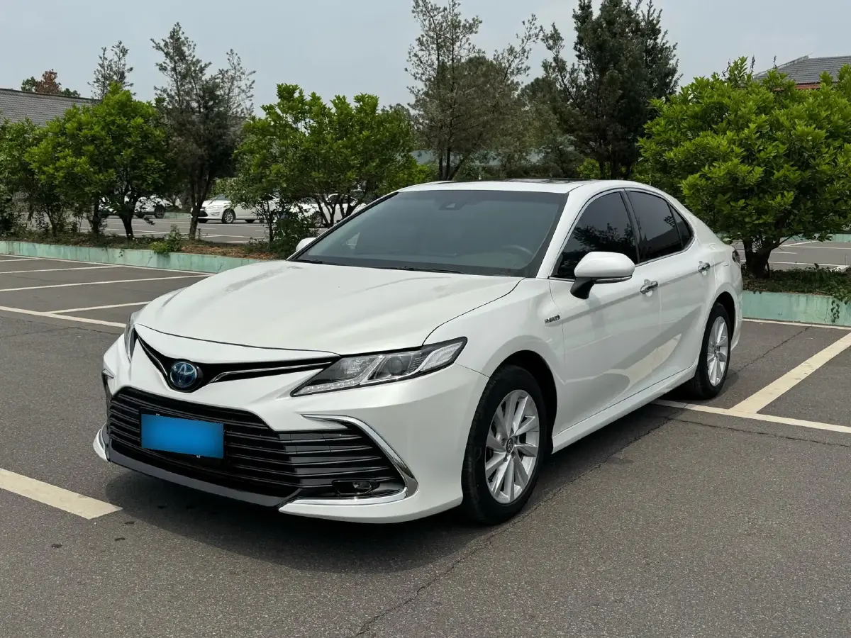 2021 Toyota Camry 2.5L 178HP L4 E-CVT Hybrid
