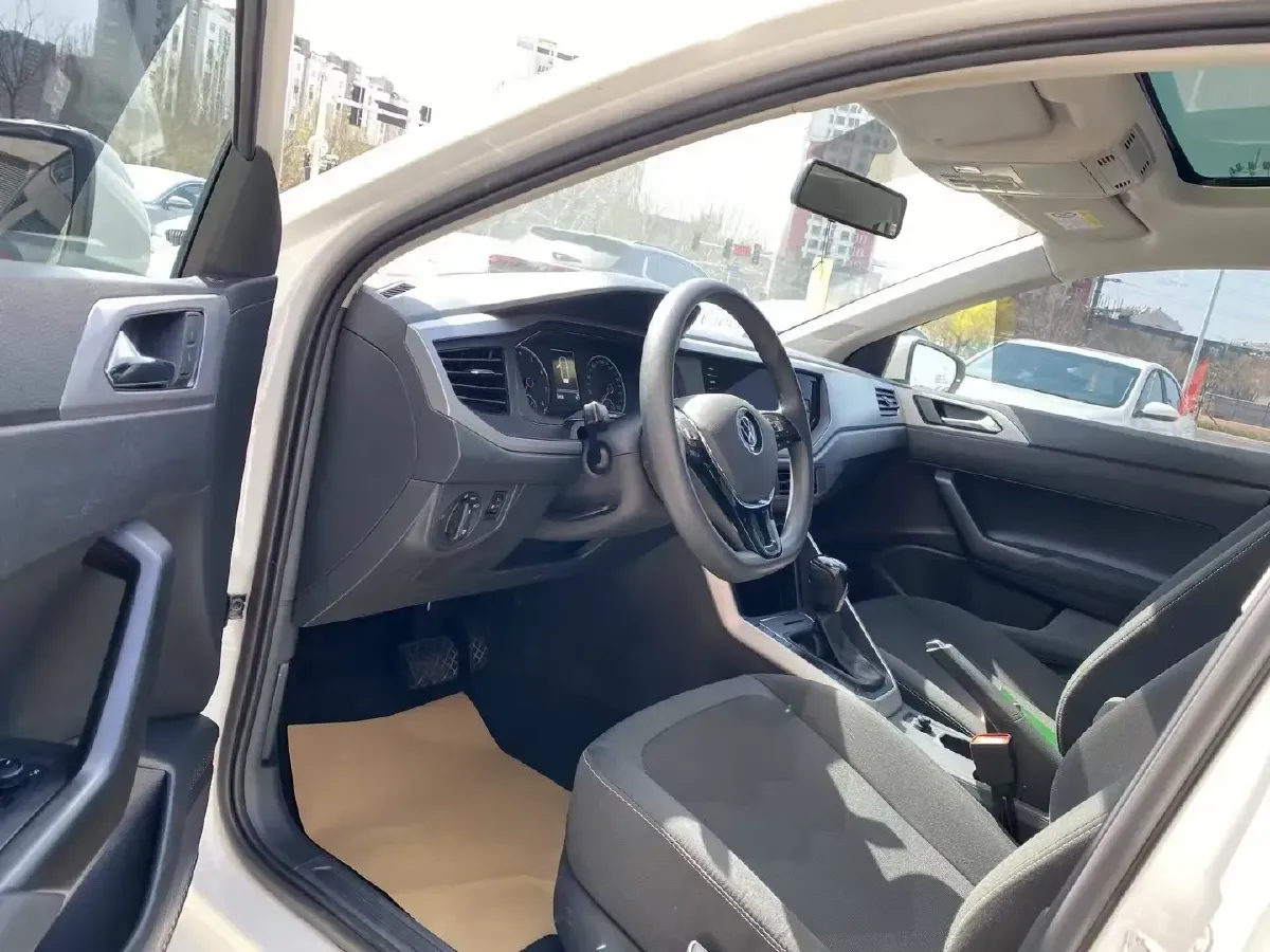 2021 Volkswagen Polo 1.5L 113HP L4 5MT,autocango,china used car exporter,china ev exporter,chinese used car exporter,chinese used ev exporter