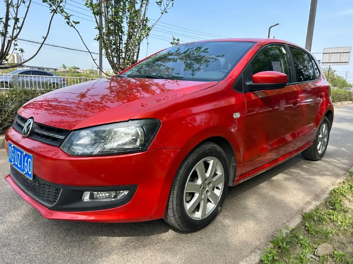 2013 Volkswagen Polo 1.6L 105HP L4 6AT