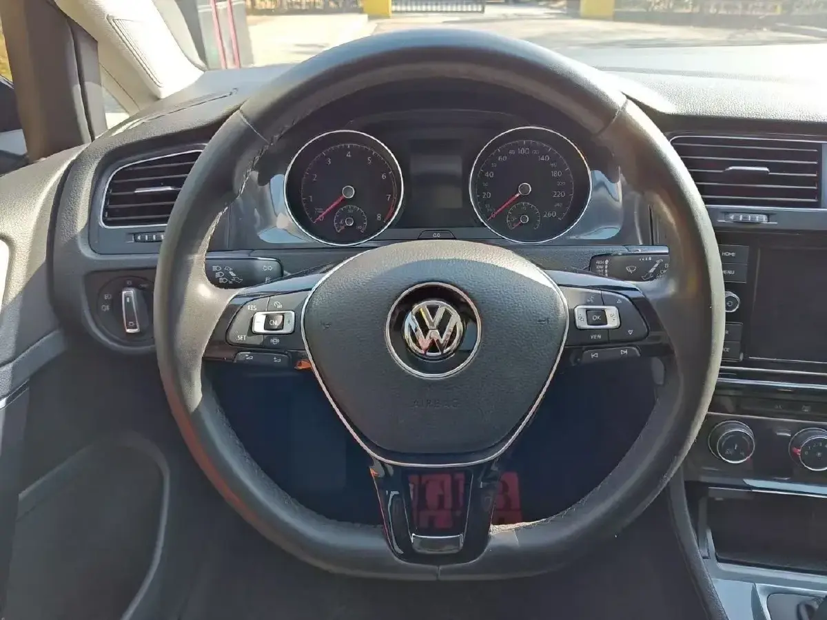 2017 Volkswagen Golf 1.2T 110HP L4 7DCT