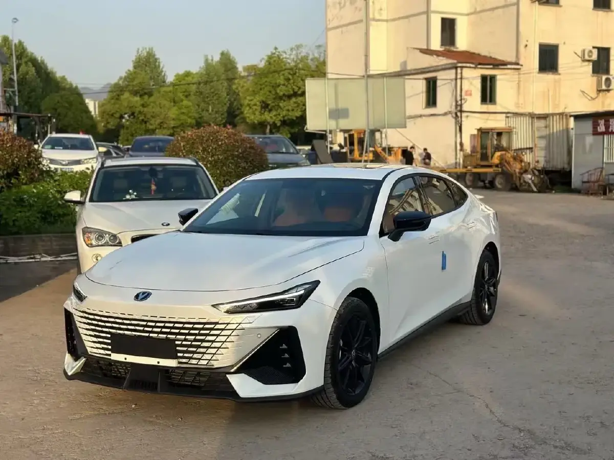 2023 ChangAn UNI-V iDD 1.5T 170HP L4 6TCT PHEV 18.4KWH