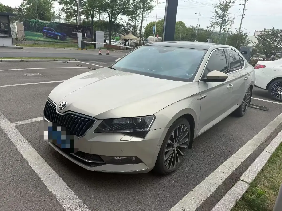 2016 Skoda Superb 1.8T 180HP L4 7DCT