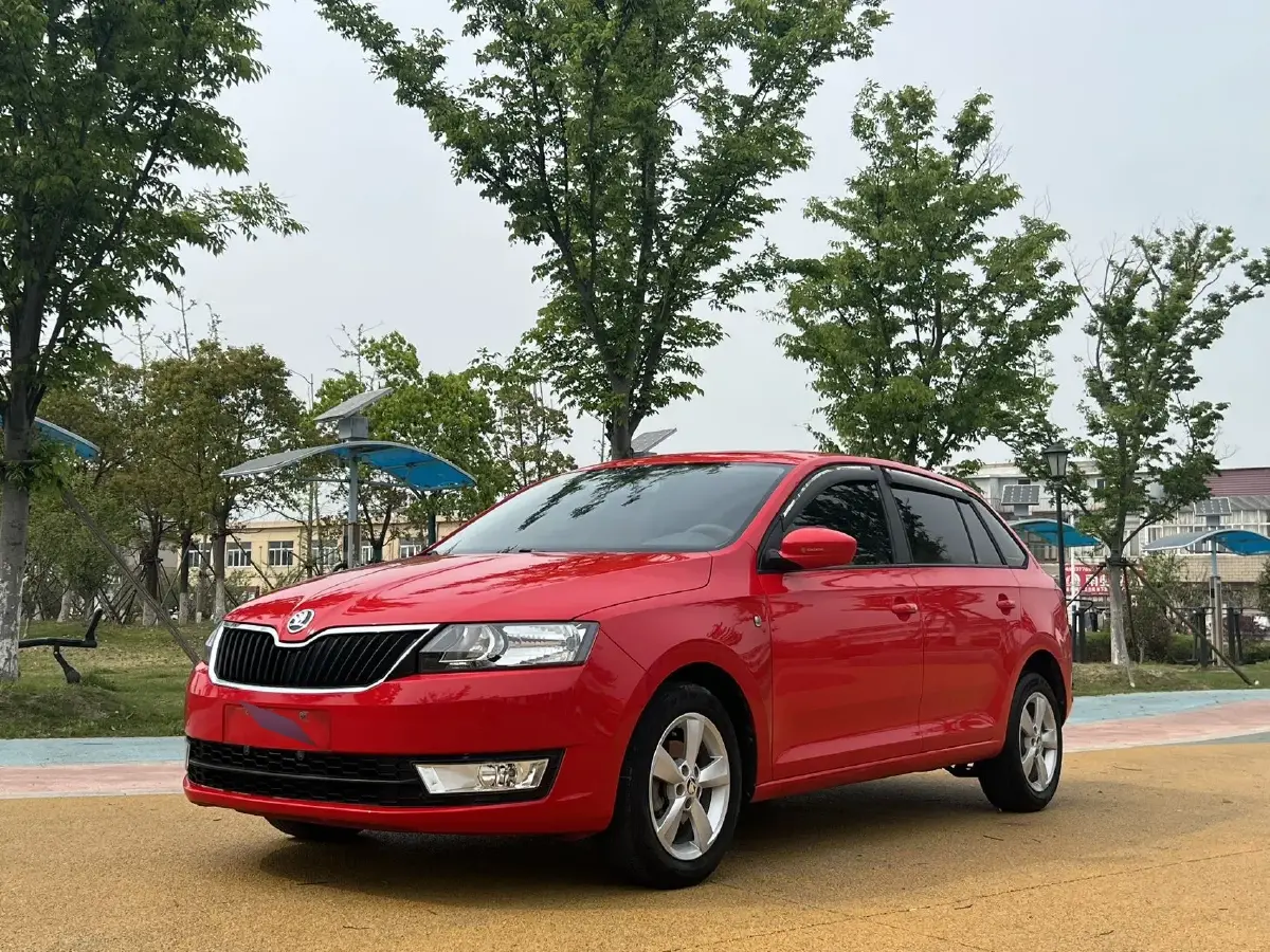 2014 Skoda Rapid Spaceback 1.6L 110HP L4 5MT