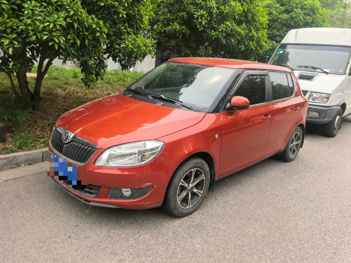 2012 Skoda Fabia 1.4L 86HP L4 5MT