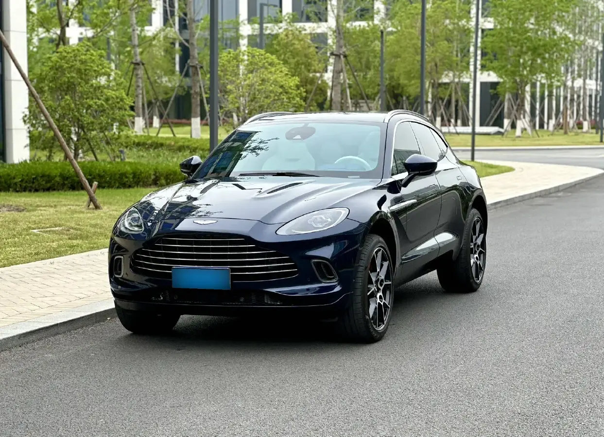 2021 Aston Martin DBX 4.0T 550HP V8 9AT