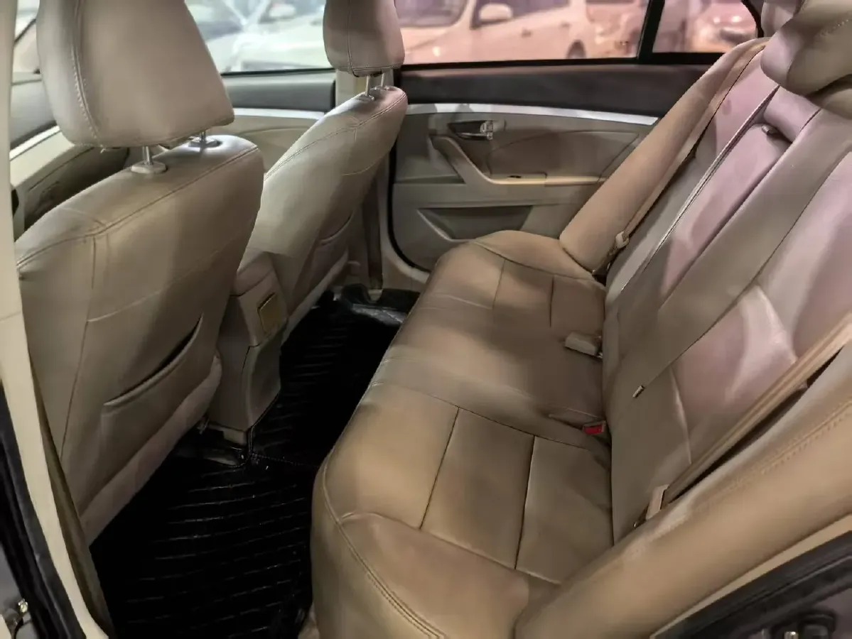 2013 LiFan 720 1.8L 133HP L4 5MT,autocango,china used car exporter,china ev exporter,chinese used car exporter,chinese used ev exporter