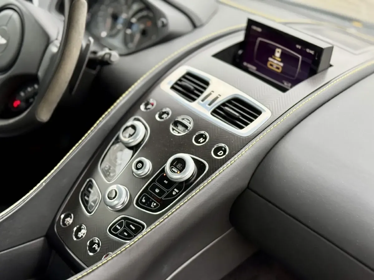 2013 Aston Martin Vanquish 6.0L 573HP V12 6AT,autocango,china used car exporter,china ev exporter,chinese used car exporter,chinese used ev exporter