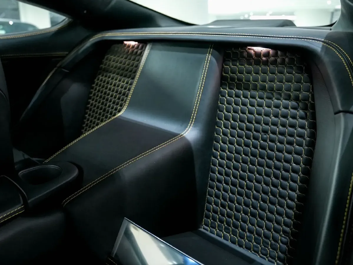 2013 Aston Martin Vanquish 6.0L 573HP V12 6AT,autocango,china used car exporter,china ev exporter,chinese used car exporter,chinese used ev exporter