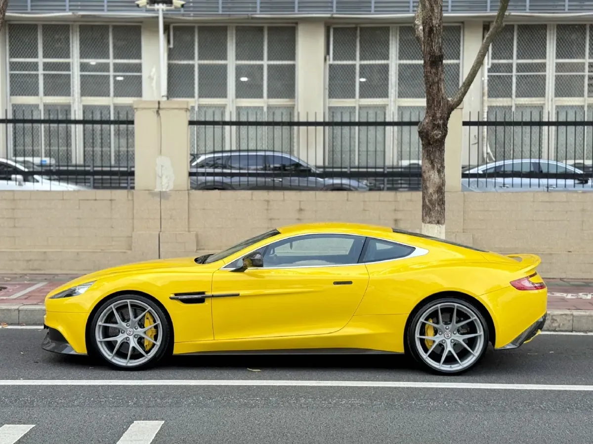 2013 Aston Martin Vanquish 6.0L 573HP V12 6AT,autocango,china used car exporter,china ev exporter,chinese used car exporter,chinese used ev exporter