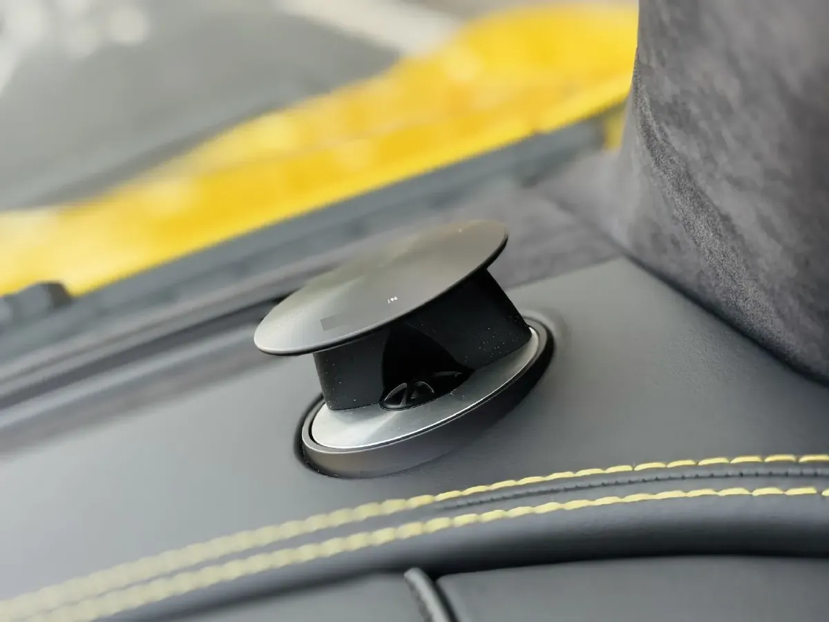 2013 Aston Martin Vanquish 6.0L 573HP V12 6AT,autocango,china used car exporter,china ev exporter,chinese used car exporter,chinese used ev exporter