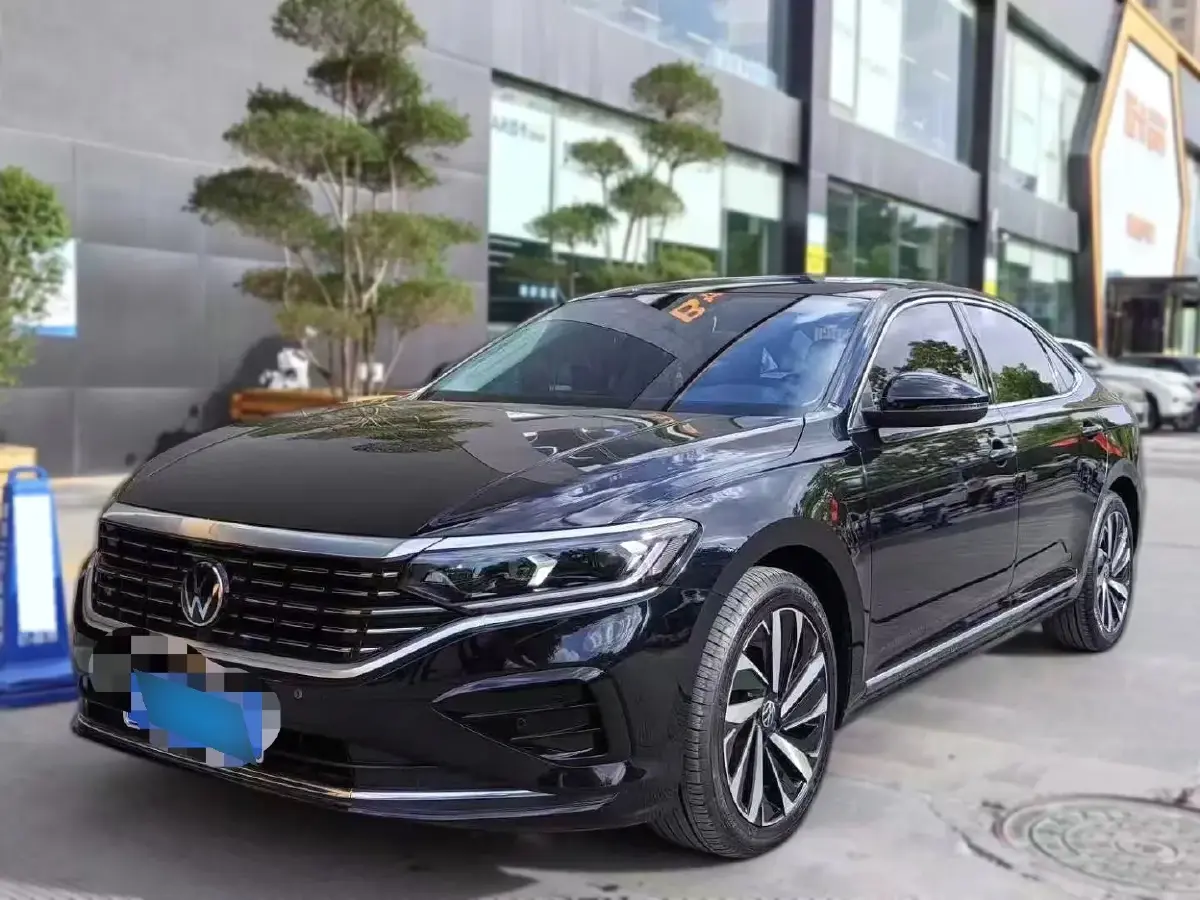 2023 Volkswagen Passat 2.0T 220HP L4 7DCT