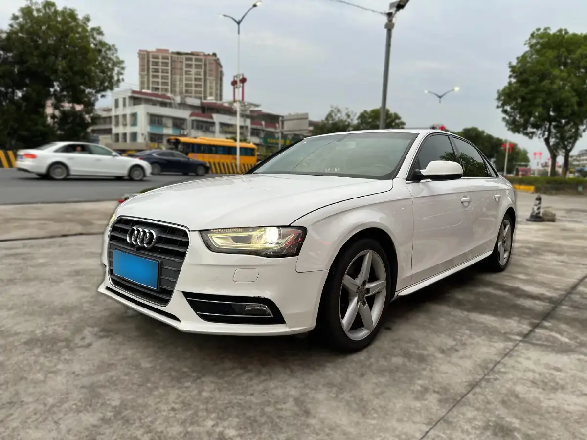 2013 Audi A4L 2.0T 180HP L4 CVT