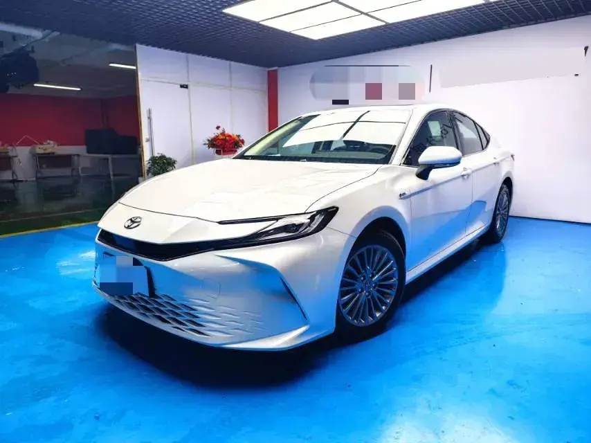 2024 Toyota Camry 2.0L 152HP L4 E-CVT Hybrid