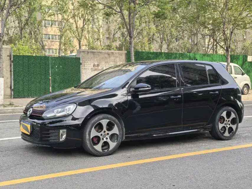 2012 Volkswagen GolfGTI 2.0T 200HP L4 6DCT