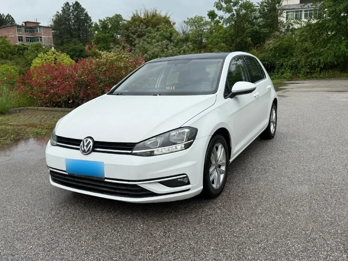 2011 Volkswagen Golf 1.6L 105HP L4 5MT