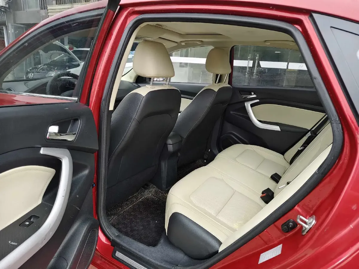 2015 ChangAn Alsvin V7 1.6L 124HP L4 5MT,autocango,china used car exporter,china ev exporter,chinese used car exporter,chinese used ev exporter