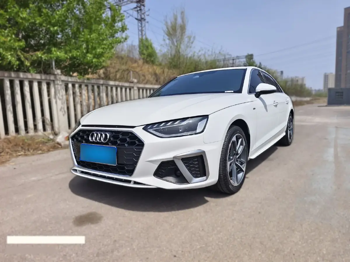 2022 Audi A4L 2.0T 190HP L4 7DCT