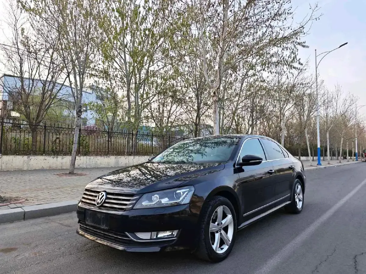 2011 Volkswagen Passat 2.0T 200HP L4 6DCT