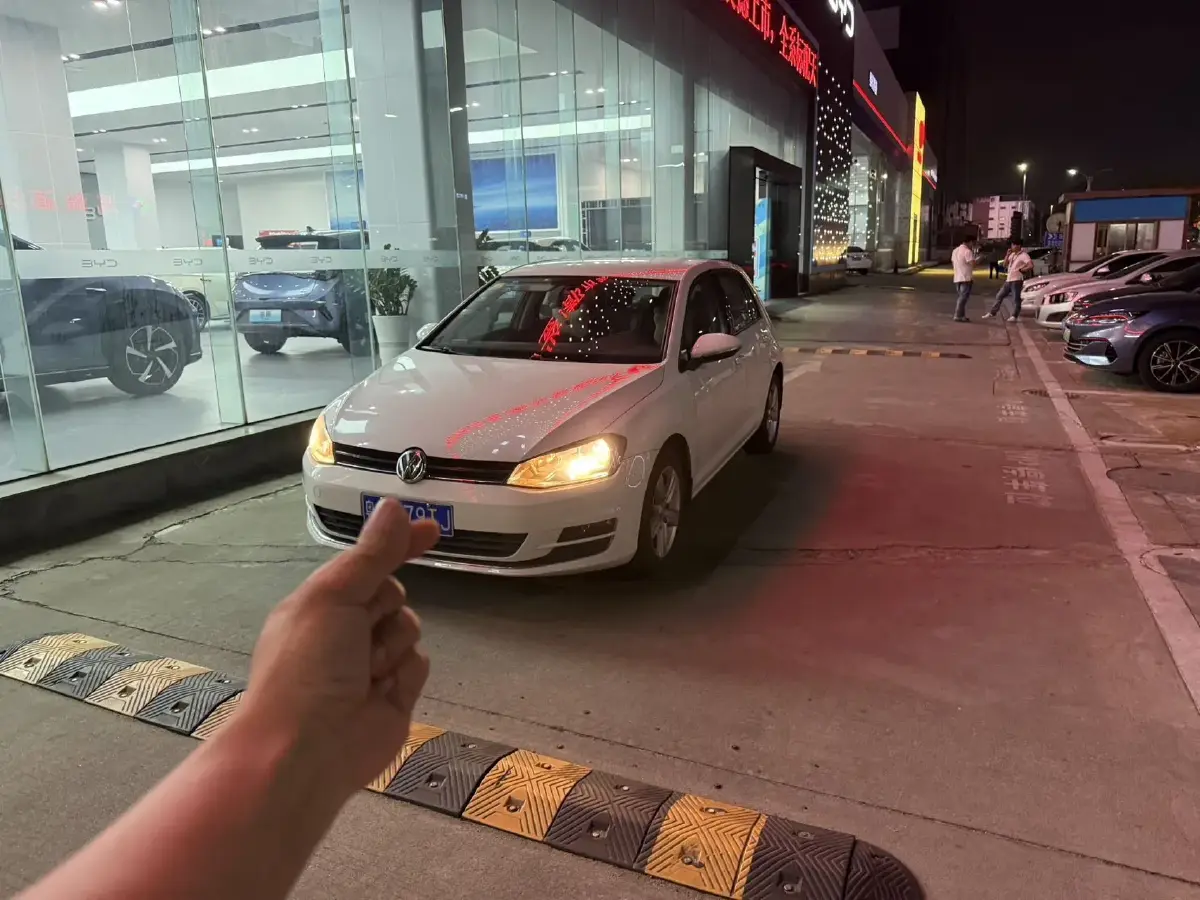 2011 Volkswagen Golf 1.6L 105HP L4 5MT