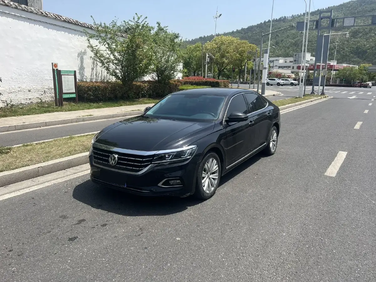 2019 Volkswagen Passat 2.0T 186HP L4 7DCT